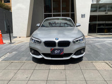 Cargar imagen en el visor de la galería, BMW 120I Modelo 2017
