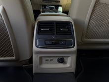 Cargar imagen en el visor de la galería, Audi A4 40TFSI Unique Edition Modelo 2023 - Autos 93
