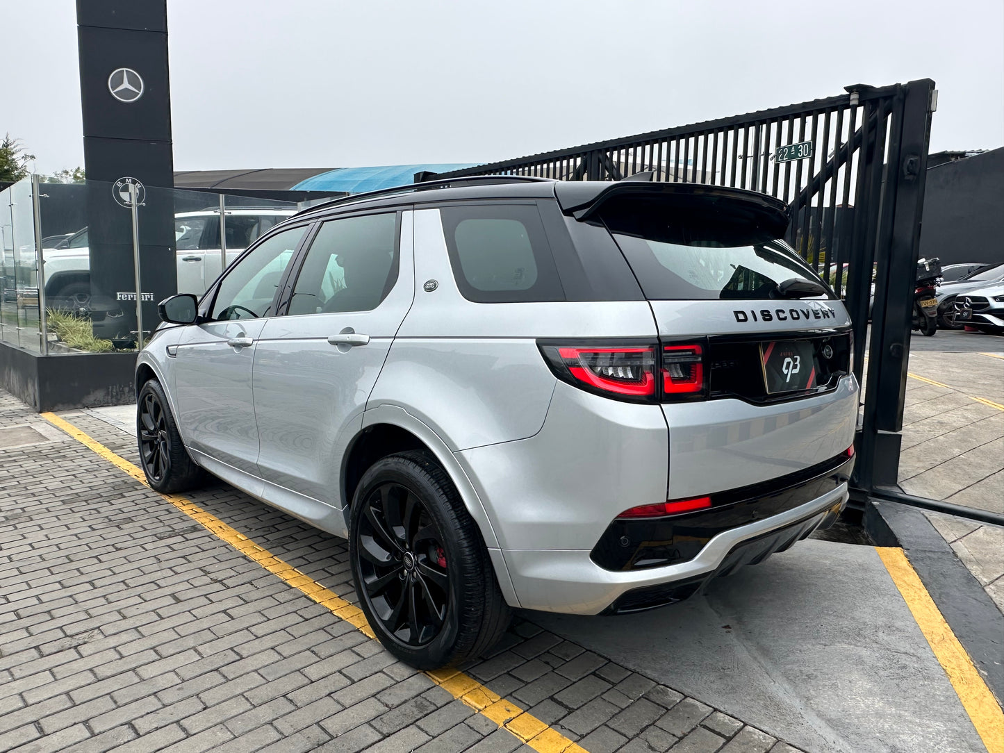 LAND ROVER DISCOVERY SPORT R-DYNAMIC HÍBRIDA (2023)