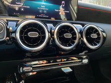 Cargar imagen en el visor de la galería, Mercedes-Benz A 200 HatchBack Modelo 2022
