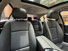 Cargar imagen en el visor de la galería, BMW 520I Modelo 2016
