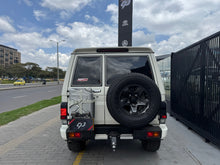Cargar imagen en el visor de la galería, Toyota Land Cruiser VDJ71L Modelo 2022
