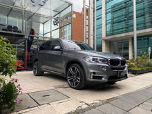 Cargar imagen en el visor de la galería, BMW X5 xDrive50I Modelo 2017
