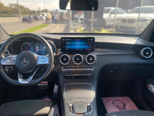 Cargar imagen en el visor de la galería, Mercedes-Benz GLC 300 Coupé 4Matic Modelo 2021
