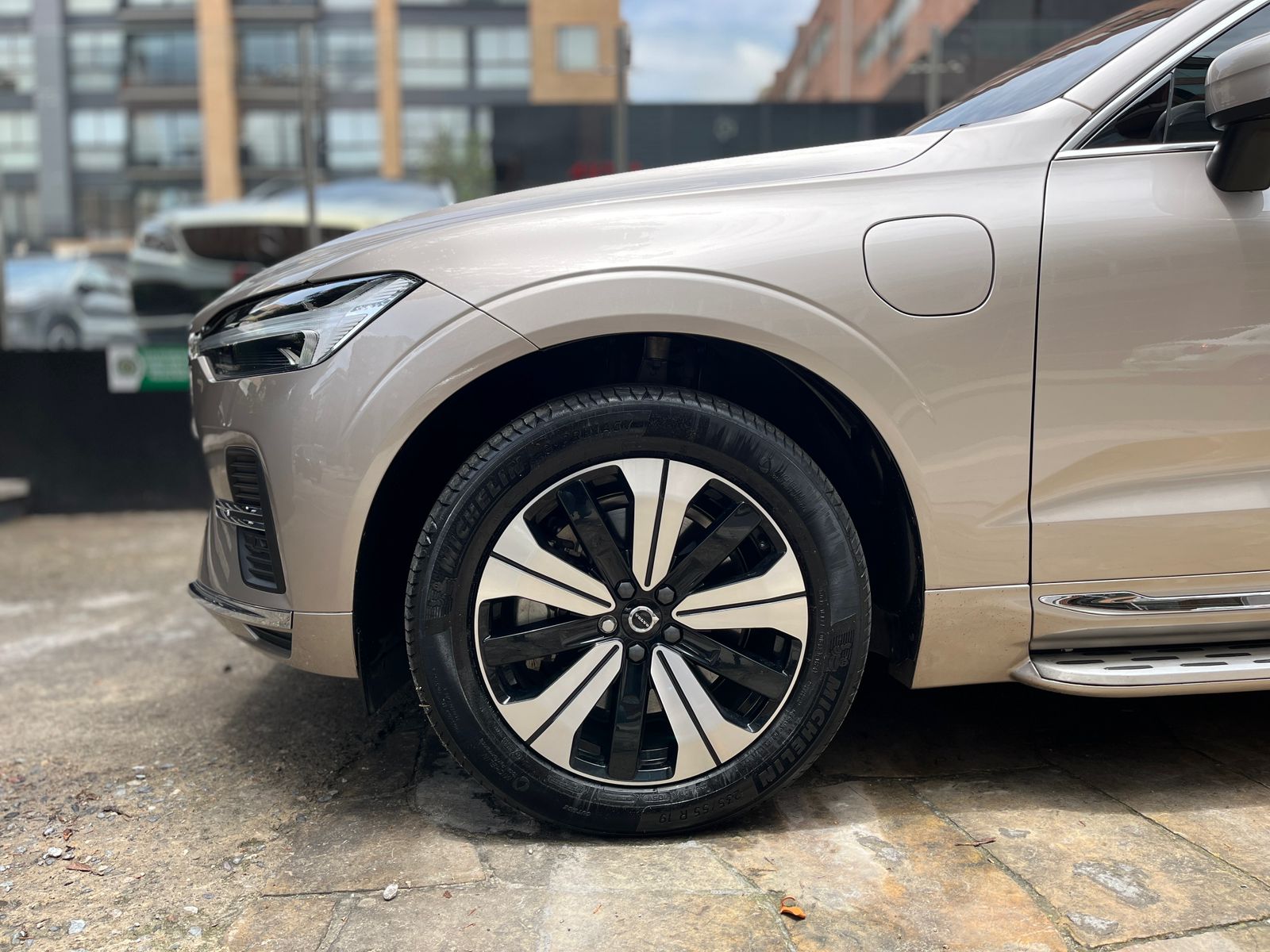 Volvo XC60 T8 Recharge Modelo 2025 - Autos 93