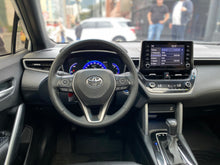 Cargar imagen en el visor de la galería, Toyota Corolla Cross SEG Híbrida Modelo 2022
