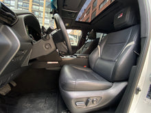 Cargar imagen en el visor de la galería, Toyota Land Cruiser 300 GR Sport Modelo 2024
