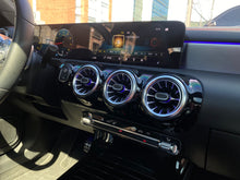 Cargar imagen en el visor de la galería, Mercedes-Benz CLA 180 Modelo 2022
