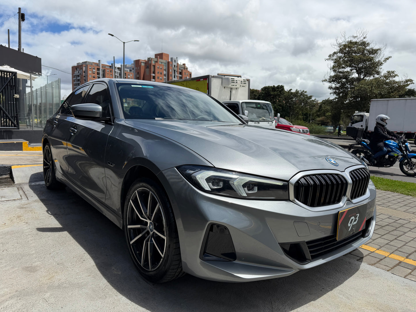 BMW 330e Modelo 2023 - Autos 93