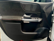 Cargar imagen en el visor de la galería, Mercedes Benz GLB 200 Modelo 2022
