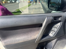 Cargar imagen en el visor de la galería, Toyota Prado TXL Modelo 2014
