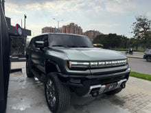 Cargar imagen en el visor de la galería, GMC Hummer EV Modelo 2024
