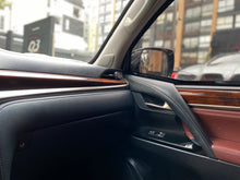 Cargar imagen en el visor de la galería, Lexus LX 570 Blindada Modelo 2017
