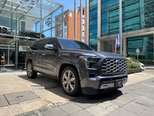 Cargar imagen en el visor de la galería, Toyota Sequoia Capstone Hibrida Modelo 2024
