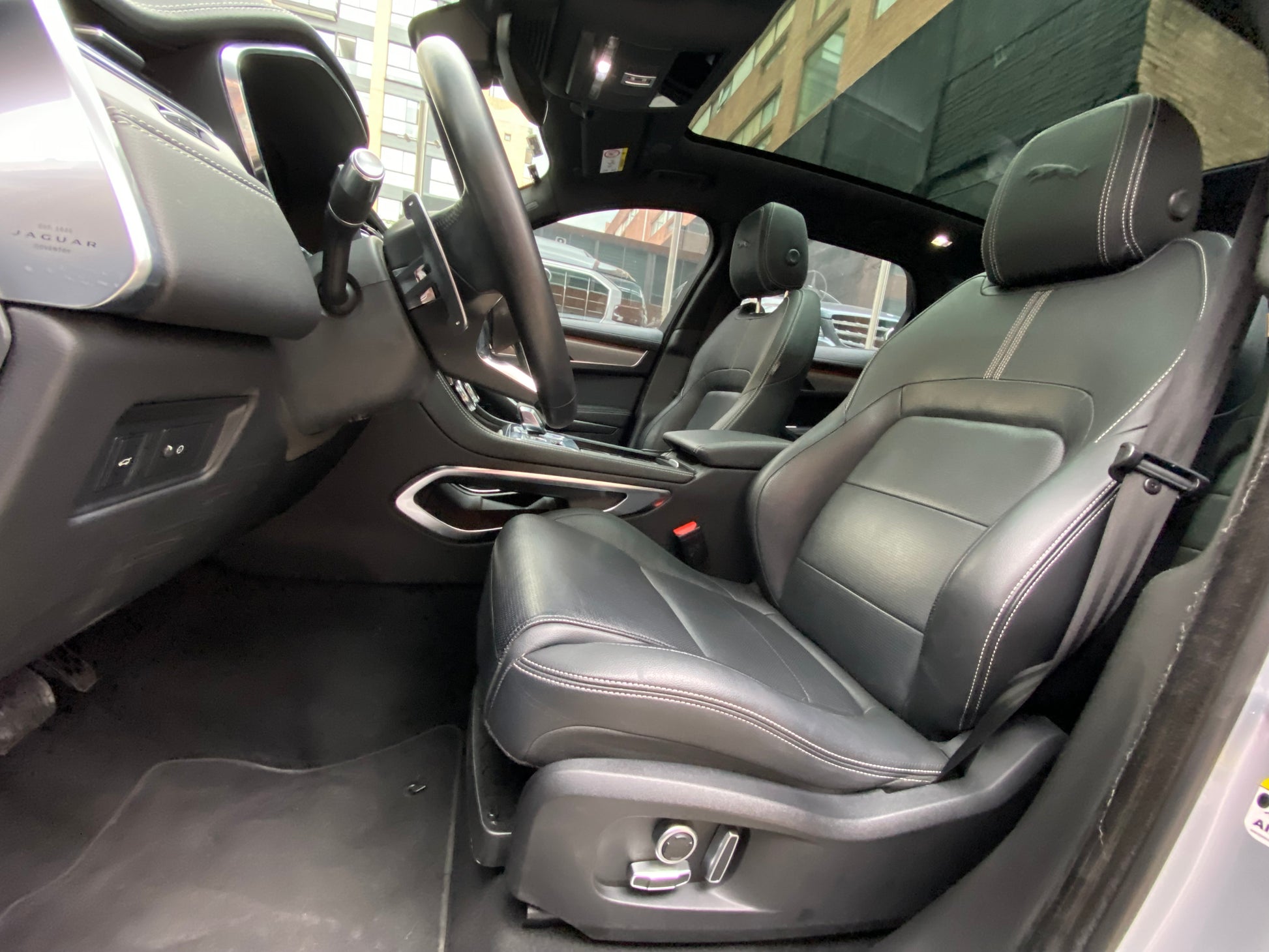 Jaguar F Pace P400 Hibrida Modelo 2022 - Autos 93