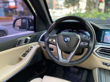 Cargar imagen en el visor de la galería, BMW X5 xDrive45E Blindada Modelo 2022
