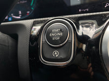 Cargar imagen en el visor de la galería, Mercedes-Benz A200 Sedan Modelo 2022
