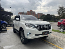 Cargar imagen en el visor de la galería, Toyota Prado TXL Modelo 2014
