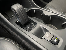 Cargar imagen en el visor de la galería, Volvo XC40 Momentum T4 Modelo 2020
