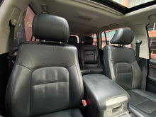 Cargar imagen en el visor de la galería, Toyota Land Cruiser 200 VX Blindada Modelo 2020
