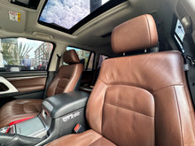 Cargar imagen en el visor de la galería, Toyota Land Cruiser 200 Executive Lounge Blindada Modelo 2019
