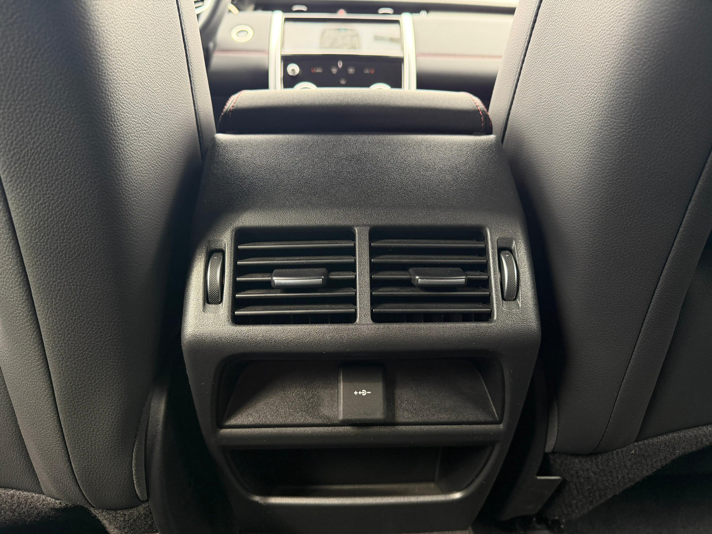 Land Rover Discovery MHEV Modelo 2023 - Autos 93