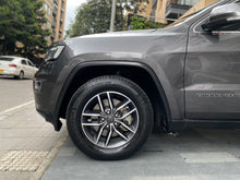 Cargar imagen en el visor de la galería, Jeep Grand Cherokee Laredo Modelo 2019

