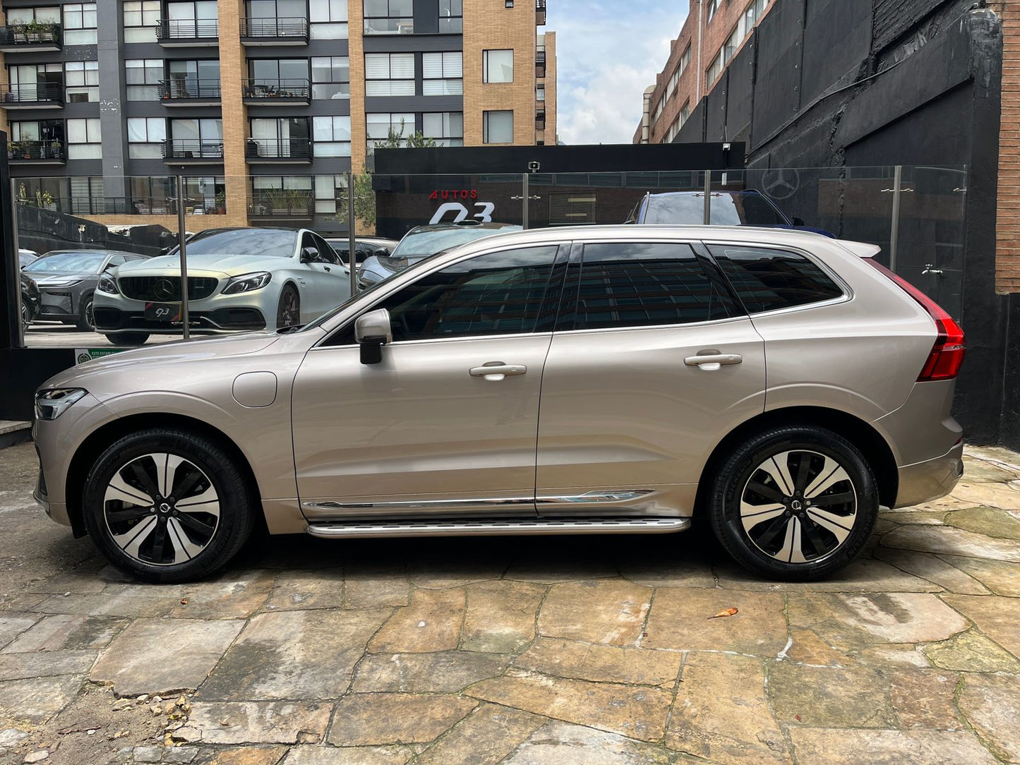 Volvo XC60 T8 Recharge Modelo 2025 - Autos 93