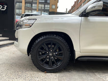 Cargar imagen en el visor de la galería, Toyota Land Cruiser 200 VX Blindada Modelo 2020
