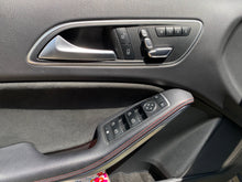 Cargar imagen en el visor de la galería, Mercedes-Benz A250 Sport Modelo 2017
