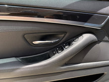 Cargar imagen en el visor de la galería, BMW 520I Modelo 2016
