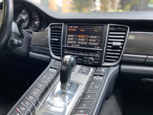 Cargar imagen en el visor de la galería, Porsche Panamera GTS Modelo 2015
