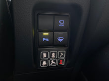 Cargar imagen en el visor de la galería, Toyota Land Cruiser Prado VXL Blindada Modelo 2018
