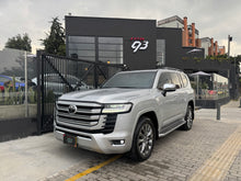 Cargar imagen en el visor de la galería, Toyota Land cruiser 300 ZX Modelo 2023
