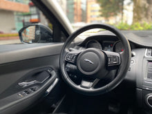 Cargar imagen en el visor de la galería, Jaguar E-Pace S Modelo 2019
