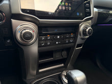 Cargar imagen en el visor de la galería, Toyota 4Runner SR5 Modelo 2023 - Autos 93
