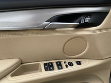 Cargar imagen en el visor de la galería, BMW X5 xDrive50I Modelo 2017
