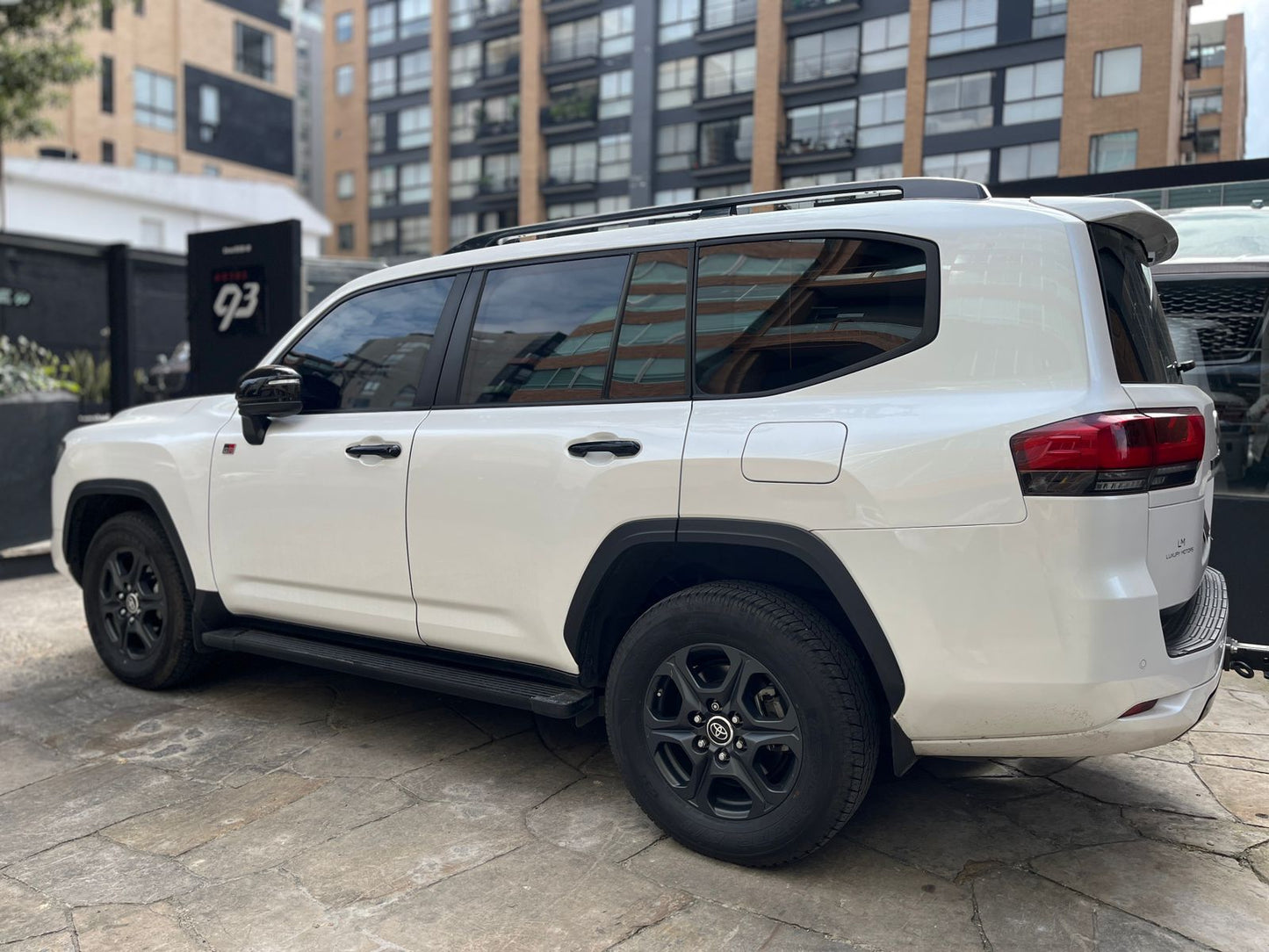 Toyota Land Cruiser 300 GR Sport Modelo 2022