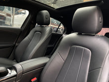 Cargar imagen en el visor de la galería, Mercedes-Benz A200 Hatchback Modelo 2022
