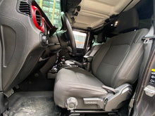 Cargar imagen en el visor de la galería, Jeep Wrangler Unlimited Modelo 2021
