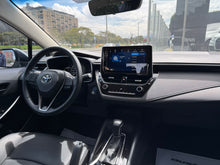 Cargar imagen en el visor de la galería, Toyota Corolla XEI Híbrido Modelo 2023
