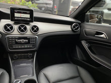 Cargar imagen en el visor de la galería, Mercedes-Benz GLA 200 Modelo 2016
