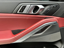 Cargar imagen en el visor de la galería, BMW X6 M50I Blindada Modelo 2021
