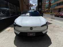 Cargar imagen en el visor de la galería, Volvo EX30 Recharge Plus Modelo 2024
