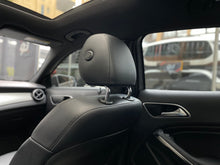 Cargar imagen en el visor de la galería, Mercedes-Benz GLA 200 Modelo 2016
