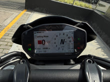 Cargar imagen en el visor de la galería, Ducati Monster Plus Modelo 2022 - Autos 93
