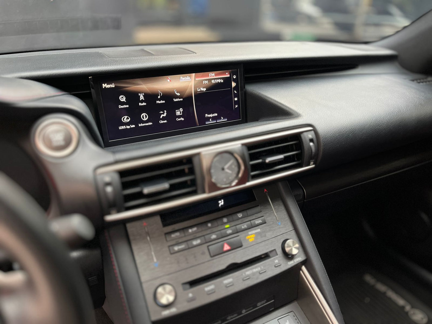 Lexus IS 300 Modelo 2019 - Autos 93