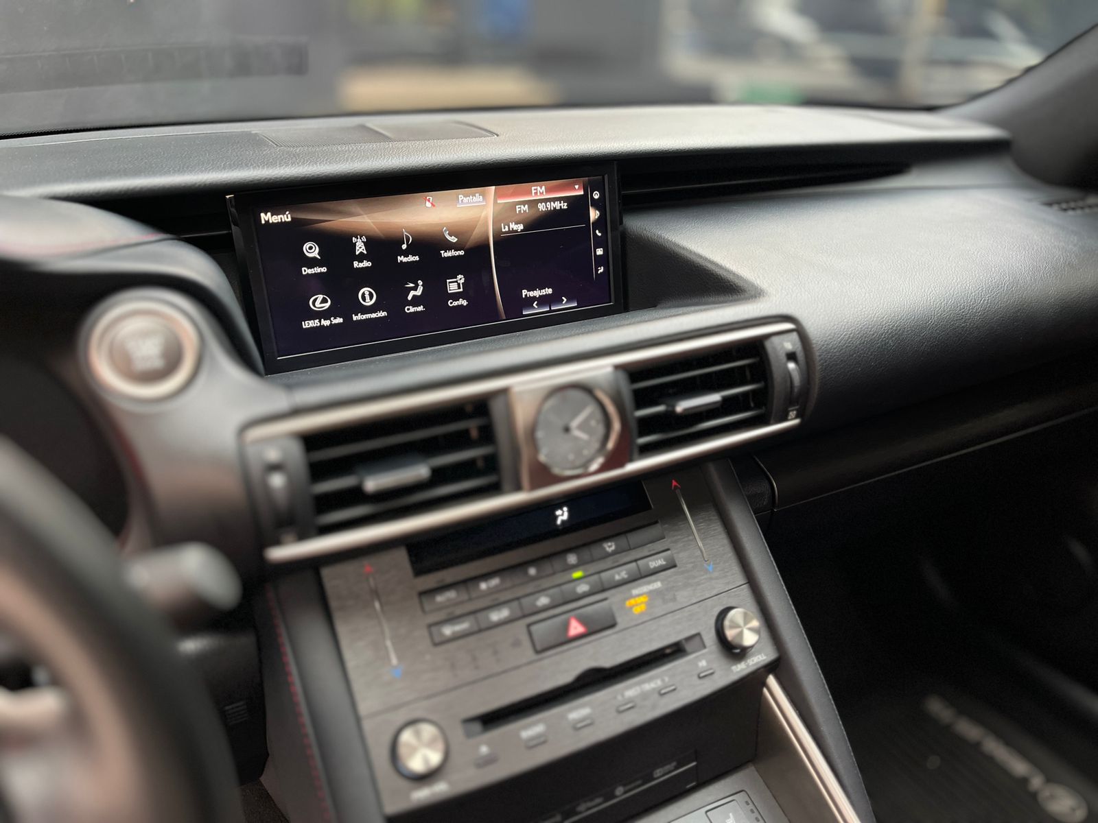 Lexus IS 300 Modelo 2019 - Autos 93