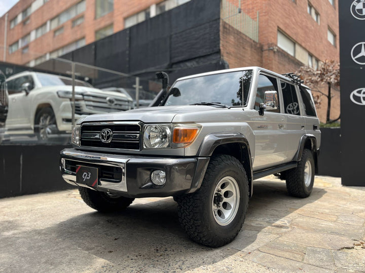 Toyota Land Cruiser 76 Modelo 2011