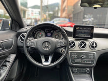 Cargar imagen en el visor de la galería, Mercedes-Benz GLA 200 Modelo 2016
